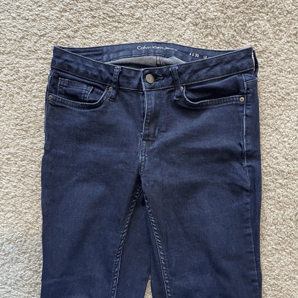 Calvin Klein Pants & Jeans Ultimate Skinny Stretch Size 4 x 30 Dark Wash - Picture 2 of 7